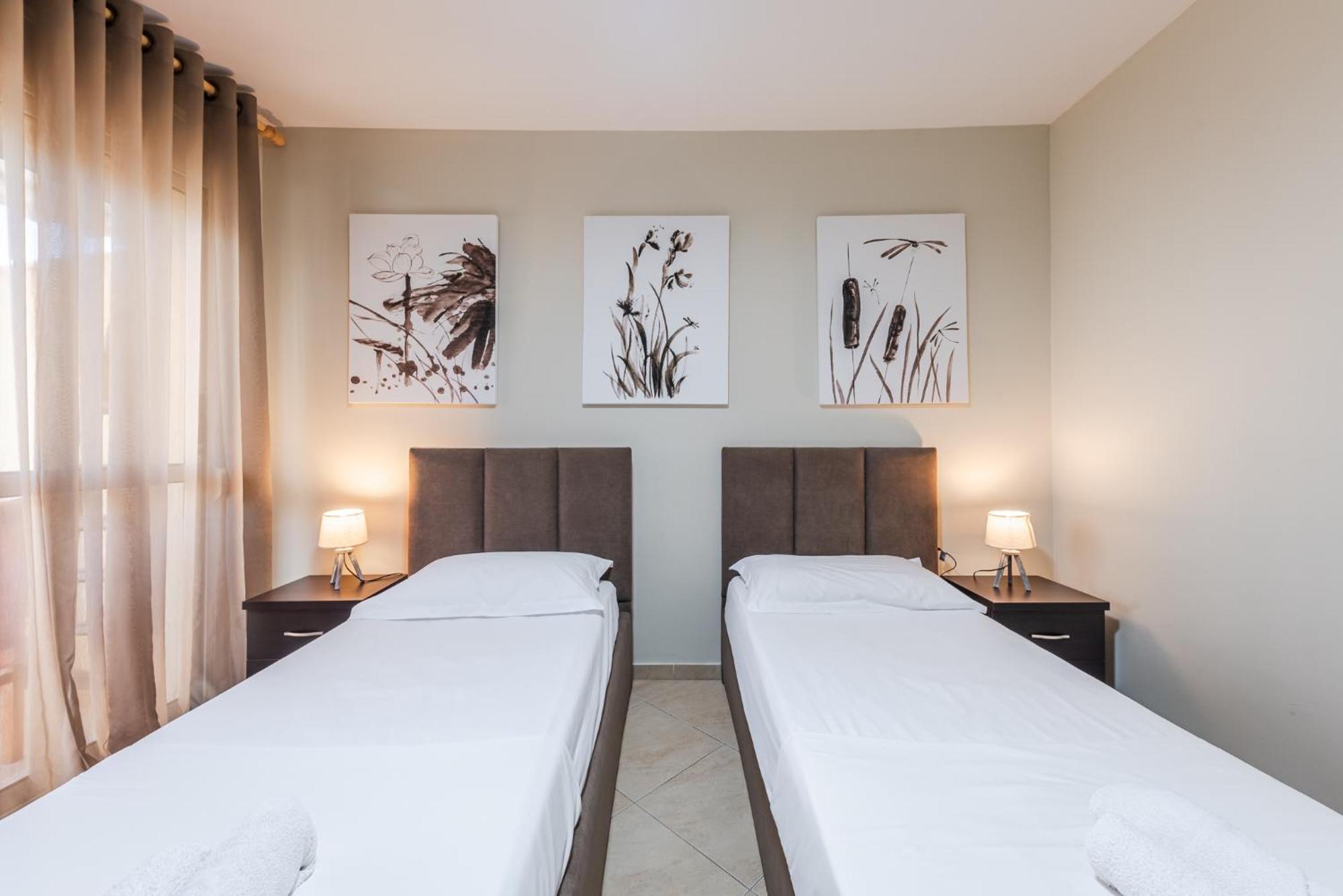 City Center Apartments By Kondo Stays Vlora Kültér fotó